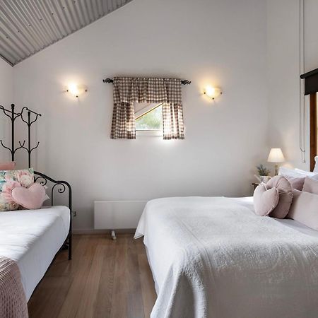French Cottage Дейлсфорд Екстер'єр фото